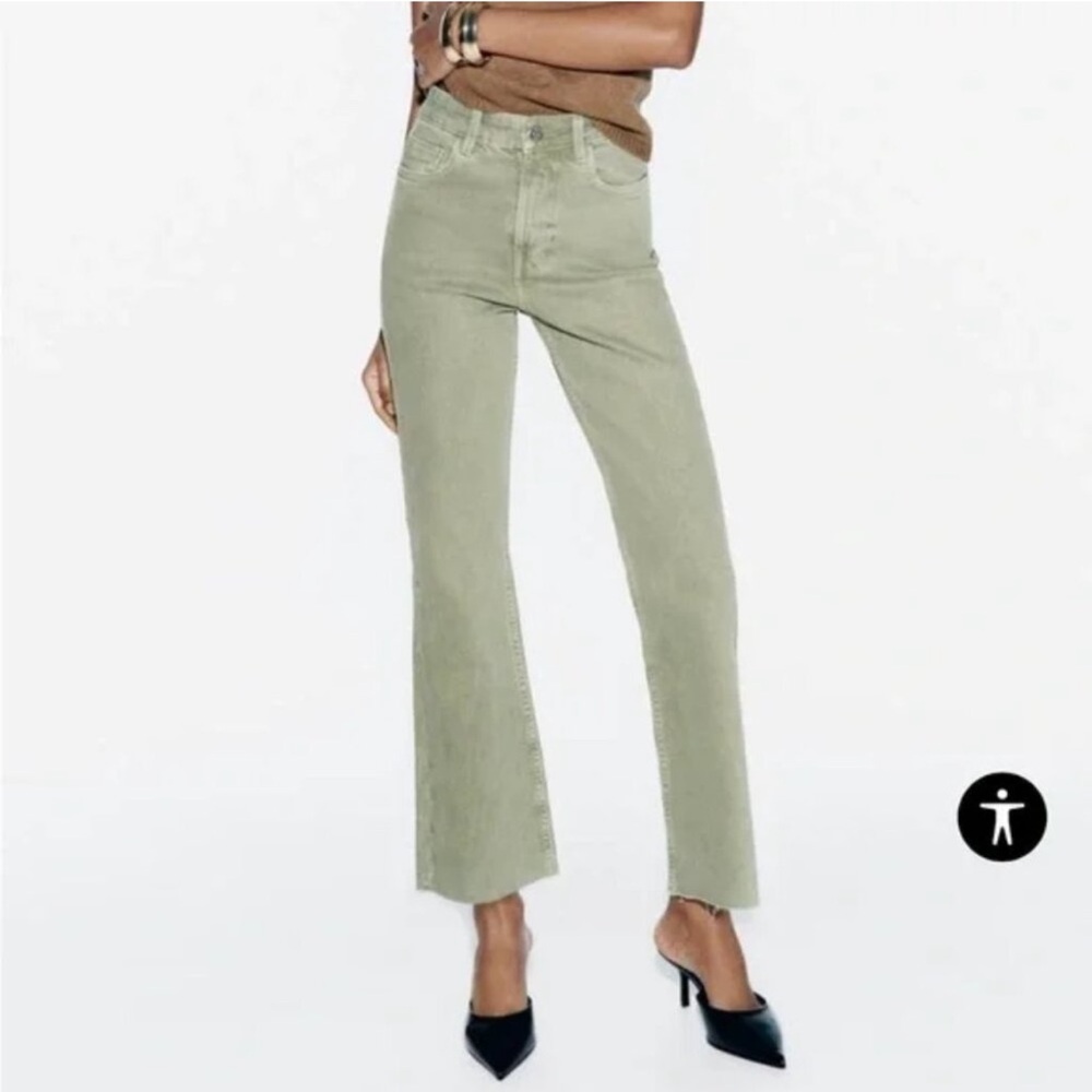 Zara Women's Ankle Cropped Flare Jeans in Light Green
